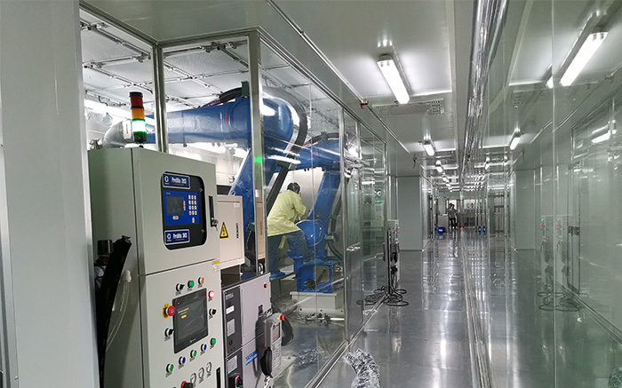 3500機(jī)器人配2KS雙組份及齒輪泵雙組份(雙系統(tǒng))噴涂汽車內(nèi)飾件